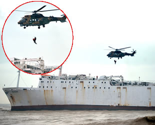 Mersin'de karaya oturan ‘WARDEH’ isimli kargo gemisindeki iki kişi kurtarıldı