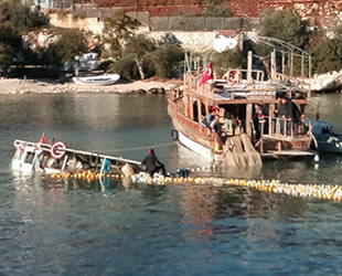 Mersin'de fırtına nedeniyle balıkçı teknesi battı