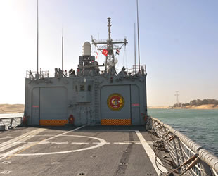 TCG Gökçeada, Süveyş Kanalı'ndan geçti