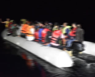 Akdeniz'de düzensiz göçmenleri taşıyan bot battı: 3 ölü, 14 kayıp