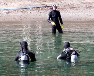 Denizden toplanan doğal taşlarla balıklar için resifler yapıldı