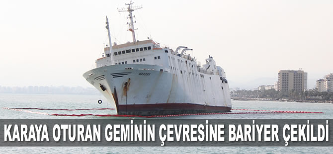 'WARDEH' isimli kargo geminin çevresine bariyer çekildi
