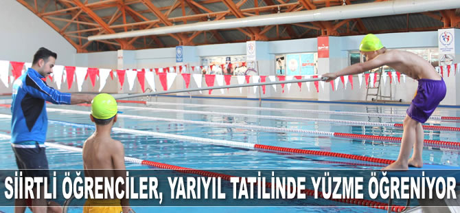 Siirtli öğrenciler, yarıyıl tatilinde yüzme öğreniyor