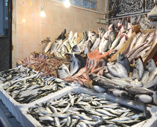 Tezgahlarda balık çeşitliliği arttı, satışlar durdu