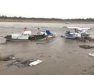 Antalya’da fırtına balıkçı teknelerini batırdı
