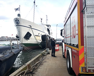 İzmit’te bakıma alınan ‘Karamürsel Alp’ isimli vapurda yangın çıktı