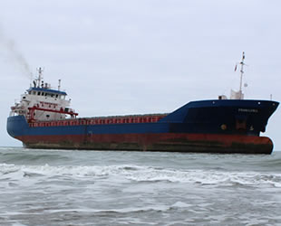 Karaya oturan 'FEHN LYRA' isimli gemiyi kurtarma çalışmaları başladı