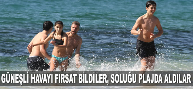 Alanya’da turistler, Şubat ayında deniz keyfi yaptı