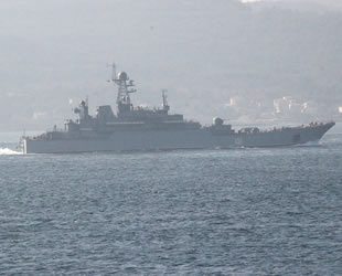 Rus savaş gemileri, peş peşe İstanbul Boğazı’ndan geçti