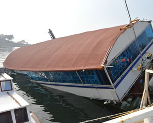 Erdek'te ‘Hacı Veysel’ isimli restaurant teknesi yan yattı