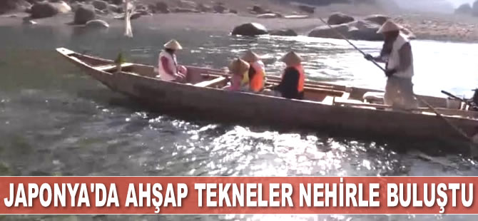 Japonya'da ahşap tekneler nehirle buluştu
