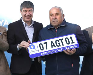 Adrasan’daki gezi teknelerine plaka dağıtıldı