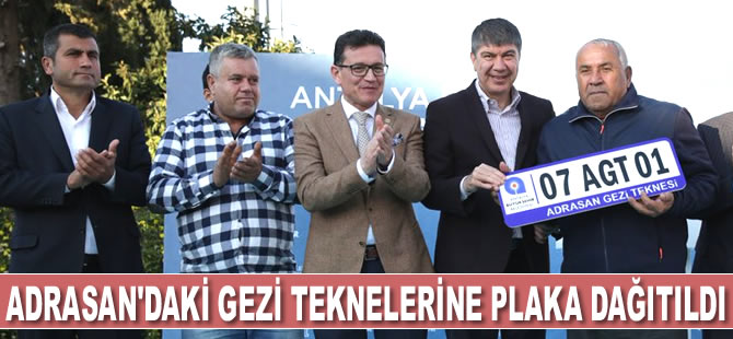 Adrasan’daki gezi teknelerine plaka dağıtıldı