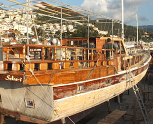 Kaş’ta tur tekneleri yeni sezona hazırlanıyor