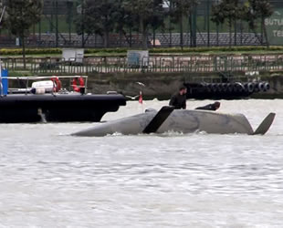 Haliç'te yelkenli tekne battı, yat kulübü öğrencileri kurtarıldı