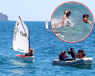 Antalya'da tatilciler denizin keyfini çıkardı