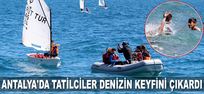 Antalya'da tatilciler denizin keyfini çıkardı