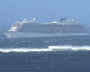 'Viking Sky' isimli gemi, Molde Limanı'na demirledi