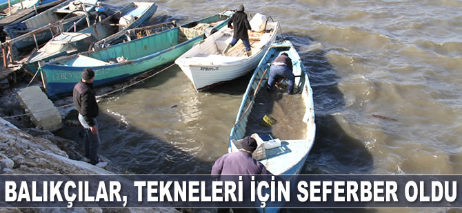 Balıkçılar, batma tehlikesi olan tekneleri için seferber oldu