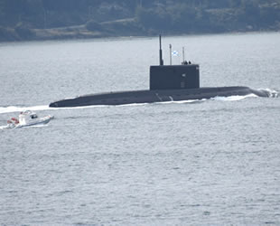 ‘Veliky Novgorod’ isimli Rus denizaltısı, Çanakkale Boğazı'ndan geçti