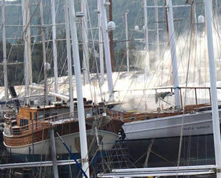 Bodrum’da tersanede yangın çıktı