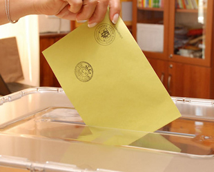 Liderler oylarını kullandı, sandık başından mesaj verdi