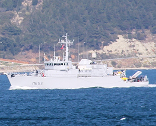 ‘FS Capricorne’ isimli mayın avlama gemisi, Çanakkale Boğazı’ndan geçti