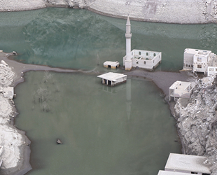 Artvin’de baraj suları çekildi, asırlık köy ortaya çıktı