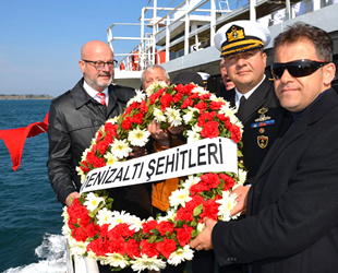 Çanakkale'de Dumlupınar Denizaltısı şehitleri anıldı
