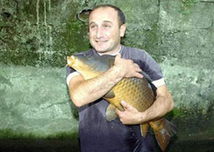 Zonguldaklı balıkçının balık sevgisi