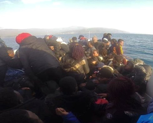 İzmir'de tekne battı, 16 düzensiz göçmen kurtarıldı