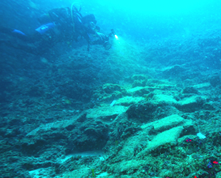 Antalya’da 3600 yıllık ticaret gemisi batığı bulundu