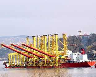 ZHEN HUA 19 isimli kargo gemisi, İstanbul Boğazı’ndan geçti