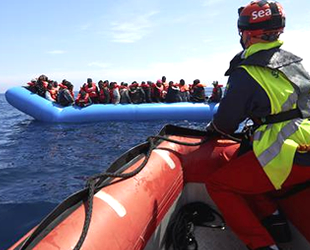 Akdeniz'de bottan düşen 8 göçmen kayboldu