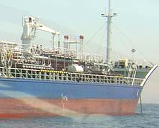 İran Devrim Muhafızları, kaçak akaryakıt gemisine el koydu