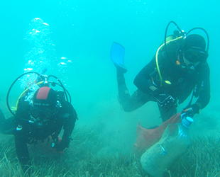 Dalgıçlar, Bodrum'da deniz dibi temizliği yaptı