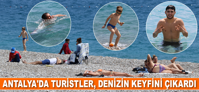 Antalya’da turistler, denizin keyfini çıkardı