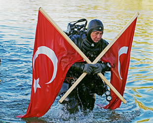 Cem Karabay, 23 Nisan'a özel dalış yapacak