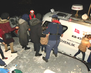 Ayvacık’ta motoru arızalanan teknedeki 19 göçmen kurtarıldı