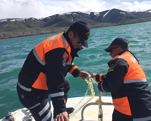 Van’da kaçak avlanmış inci kefali ve 700 metre ağ ele geçirildi