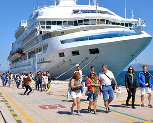 Celestyal Crystal, Kuşadası’na 2019’daki ilk seferini gerçekleştirdi