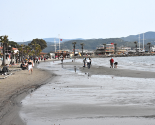 Akyaka'da deniz suyu 20 metre çekildi