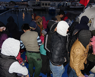 Ayvacık’ta 74 düzensiz göçmen yakalandı