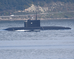 'Stary Oskol' isimli Rus denizaltısı, Çanakkale Boğazı'ndan geçti