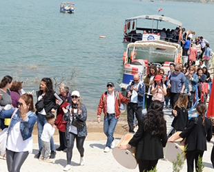 Arapapıştı Kanyonu'nda tekne turları başladı