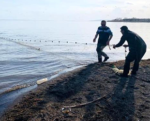 Van Gölü'nde 120 metre misina ağı ve 150 kilo canlı balık ele geçirildi