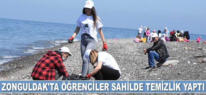 Zonguldak’ta öğrenciler sahilde temizlik yaptı