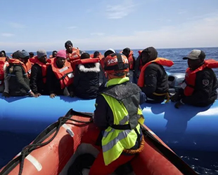 Tunus açıklarında göçmenleri taşıyan tekne battı: 50 ölü