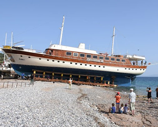 Bodrum'da 'Yüzen Oteller' denizle buluşuyor