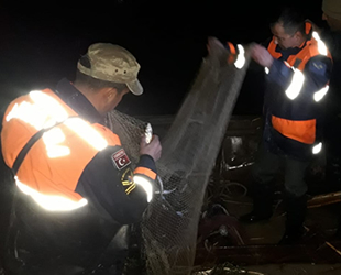 Van Gölü’nde saç tekne ve 500 kilogram inci kefali ele geçirildi